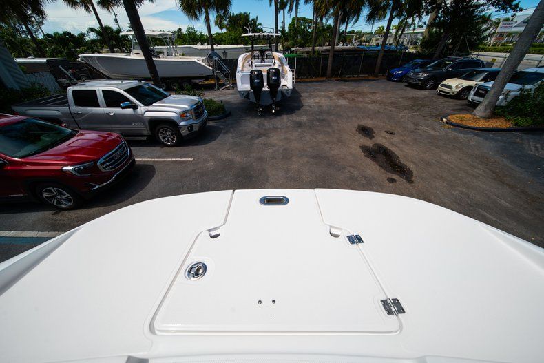 Thumbnail 36 for New 2019 Hurricane SunDeck SD 2690 OB boat for sale in West Palm Beach, FL