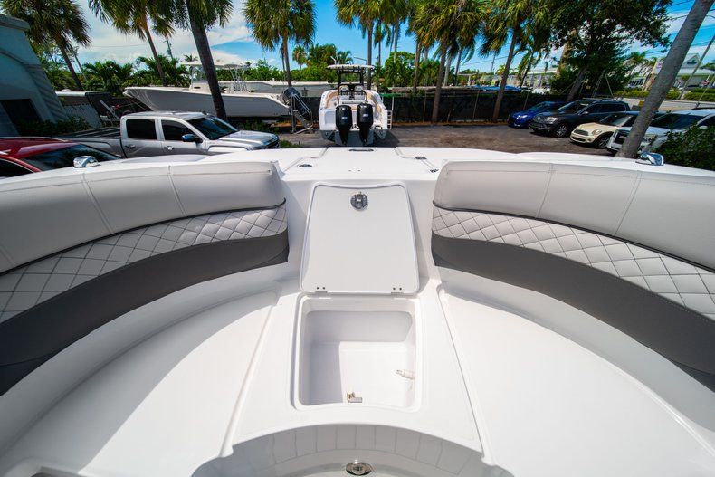 Thumbnail 35 for New 2019 Hurricane SunDeck SD 2690 OB boat for sale in West Palm Beach, FL