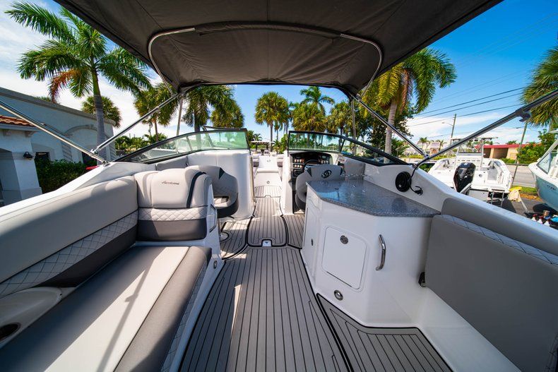 Thumbnail 9 for New 2019 Hurricane SunDeck SD 2690 OB boat for sale in West Palm Beach, FL