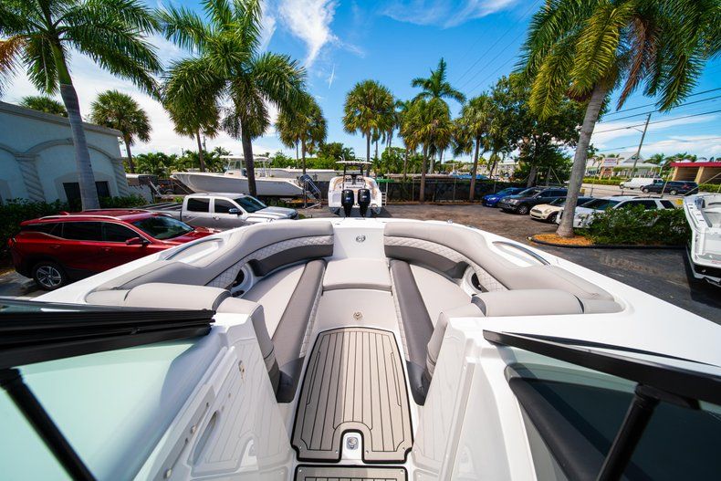 Thumbnail 32 for New 2019 Hurricane SunDeck SD 2690 OB boat for sale in West Palm Beach, FL