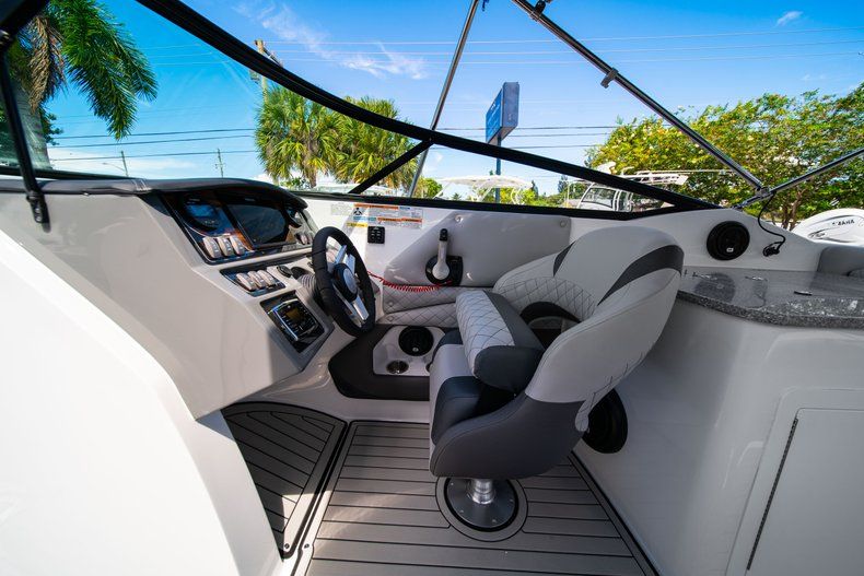 Thumbnail 20 for New 2019 Hurricane SunDeck SD 2690 OB boat for sale in West Palm Beach, FL