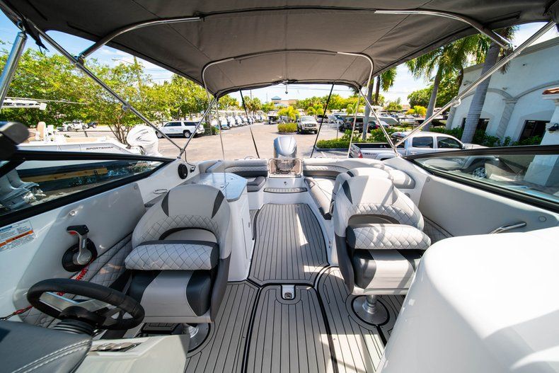 Thumbnail 24 for New 2019 Hurricane SunDeck SD 2690 OB boat for sale in West Palm Beach, FL
