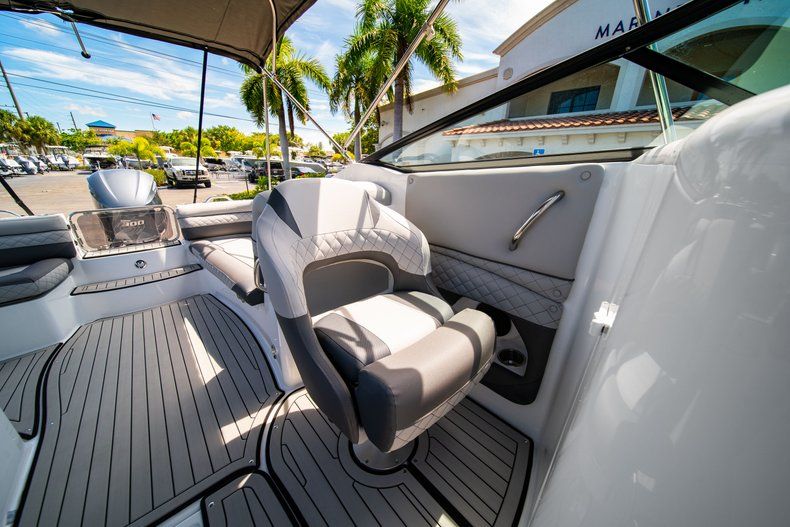 Thumbnail 26 for New 2019 Hurricane SunDeck SD 2690 OB boat for sale in West Palm Beach, FL