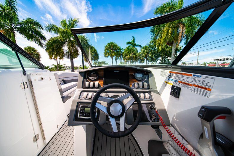 Thumbnail 18 for New 2019 Hurricane SunDeck SD 2690 OB boat for sale in West Palm Beach, FL