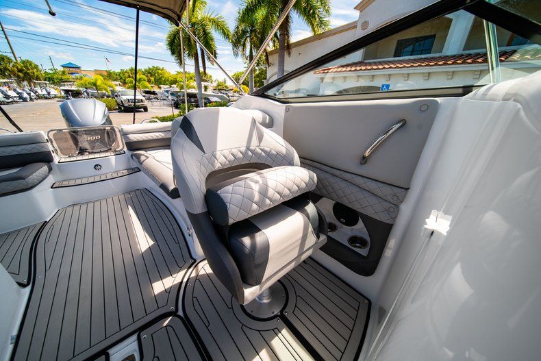 Thumbnail 25 for New 2019 Hurricane SunDeck SD 2690 OB boat for sale in West Palm Beach, FL