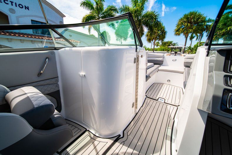 Thumbnail 22 for New 2019 Hurricane SunDeck SD 2690 OB boat for sale in West Palm Beach, FL