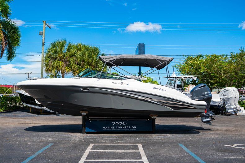 Thumbnail 4 for New 2019 Hurricane SunDeck SD 2690 OB boat for sale in West Palm Beach, FL