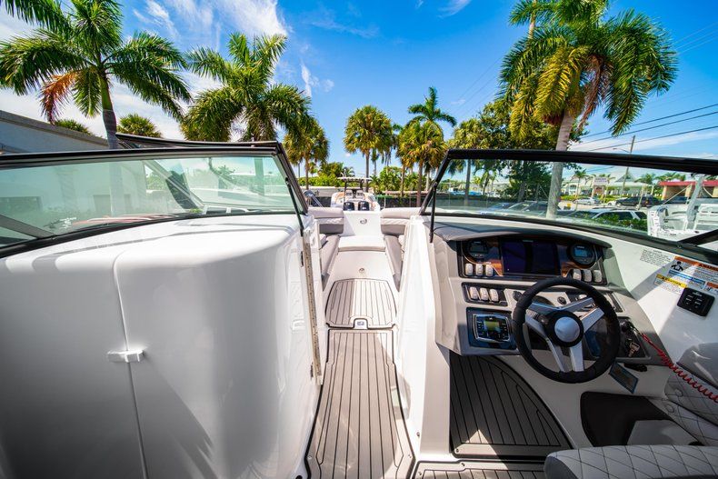 Thumbnail 29 for New 2019 Hurricane SunDeck SD 2690 OB boat for sale in West Palm Beach, FL
