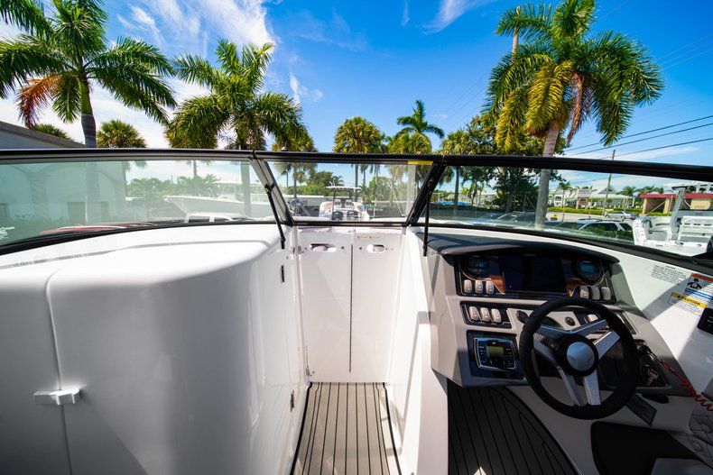 Thumbnail 28 for New 2019 Hurricane SunDeck SD 2690 OB boat for sale in West Palm Beach, FL