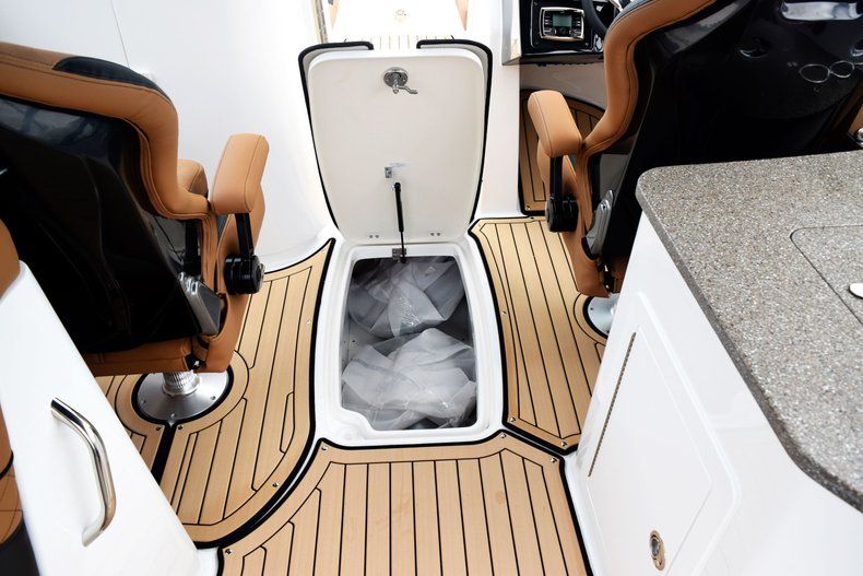Thumbnail 39 for New 2019 Hurricane SD 2690 OB boat for sale in West Palm Beach, FL