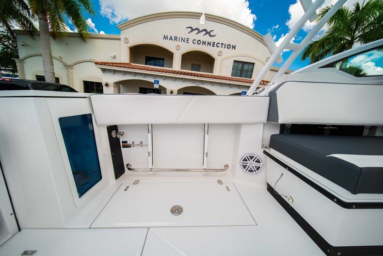 Thumbnail 13 for New 2019 Blackfin 272DC Dual Console boat for sale in West Palm Beach, FL
