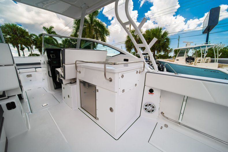 Thumbnail 25 for New 2019 Blackfin 272DC Dual Console boat for sale in West Palm Beach, FL
