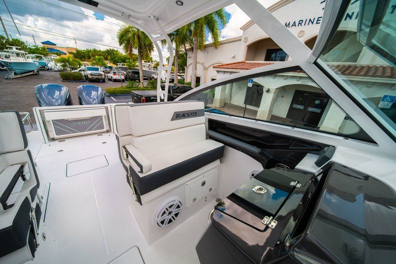 Thumbnail 38 for New 2019 Blackfin 272DC Dual Console boat for sale in West Palm Beach, FL