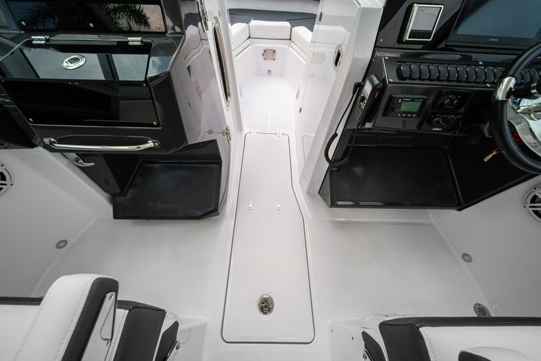 Thumbnail 39 for New 2019 Blackfin 272DC Dual Console boat for sale in West Palm Beach, FL