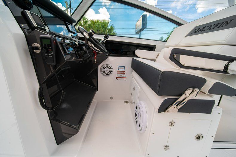 Thumbnail 34 for New 2019 Blackfin 272DC Dual Console boat for sale in West Palm Beach, FL