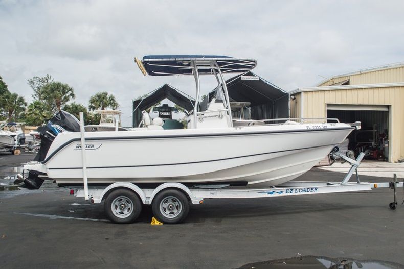 Thumbnail 5 for Used 2004 Boston Whaler 21 Outrage boat for sale in West Palm Beach, FL