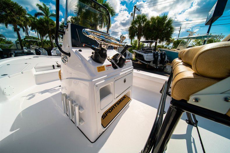 Thumbnail 22 for New 2019 Sportsman Tournament 214 Bay Boat boat for sale in Vero Beach, FL