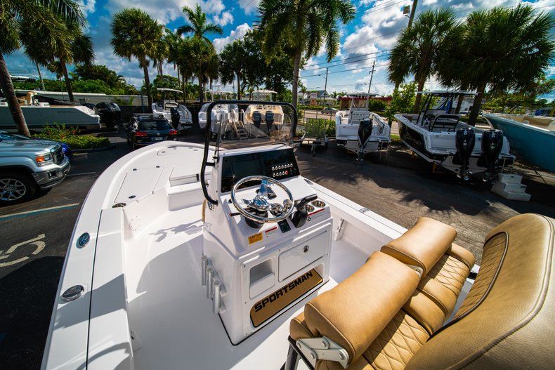 Thumbnail 21 for New 2019 Sportsman Tournament 214 Bay Boat boat for sale in Vero Beach, FL