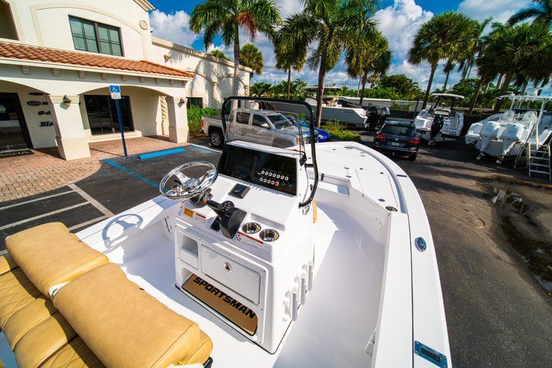 Thumbnail 19 for New 2019 Sportsman Tournament 214 Bay Boat boat for sale in Vero Beach, FL
