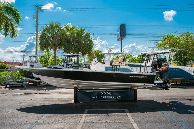 Thumbnail 4 for New 2019 Sportsman Tournament 214 Bay Boat boat for sale in Vero Beach, FL