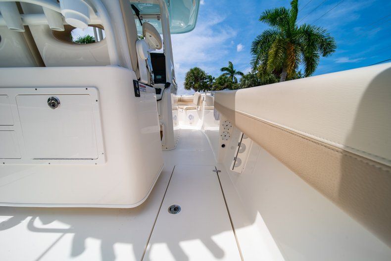 Thumbnail 18 for New 2019 Cobia 280 cc boat for sale in Fort Lauderdale, FL