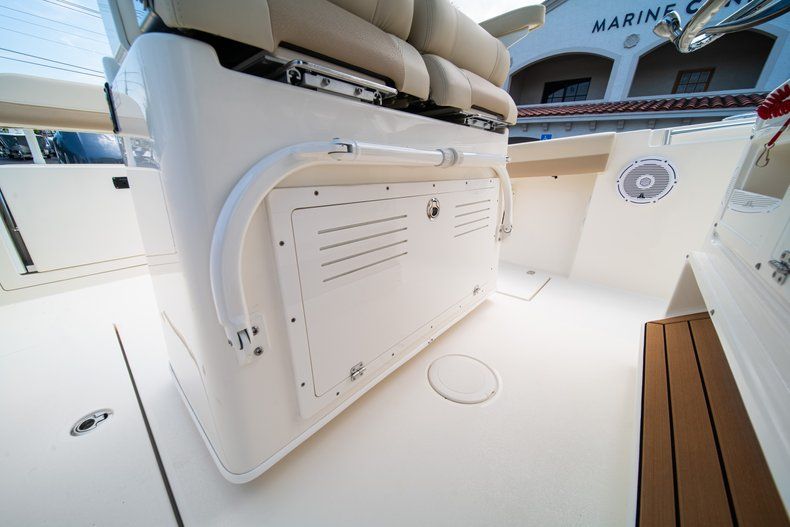 Thumbnail 28 for New 2019 Cobia 280 cc boat for sale in Fort Lauderdale, FL