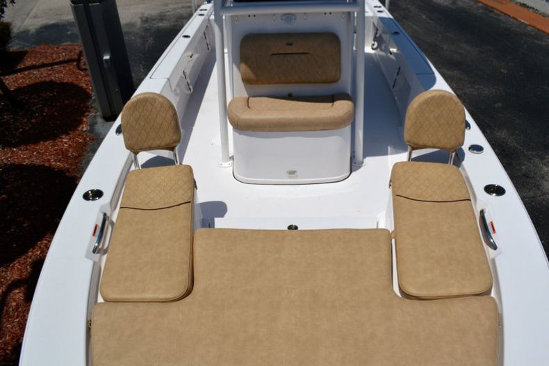 Thumbnail 16 for New 2019 Sportsman Masters 247 Bay Boat boat for sale in Miami, FL