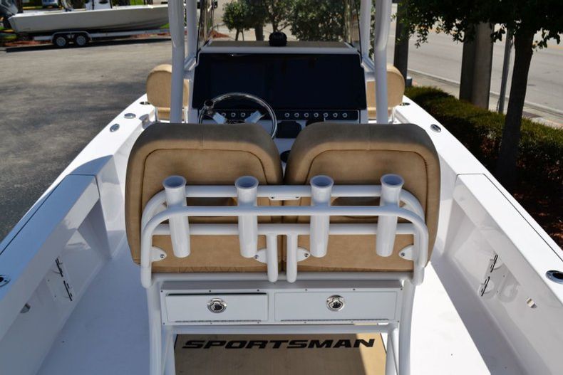 Thumbnail 10 for New 2019 Sportsman Masters 247 Bay Boat boat for sale in Miami, FL