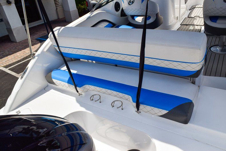 Thumbnail 14 for New 2019 Hurricane SunDeck SD 2410 OB boat for sale in West Palm Beach, FL