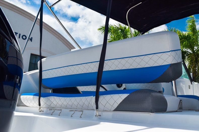Thumbnail 8 for New 2019 Hurricane SunDeck SD 2410 OB boat for sale in West Palm Beach, FL
