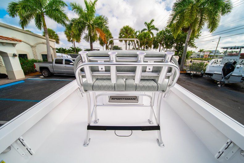 Thumbnail 14 for New 2020 Sportsman Masters 207 Bay Boat boat for sale in Vero Beach, FL