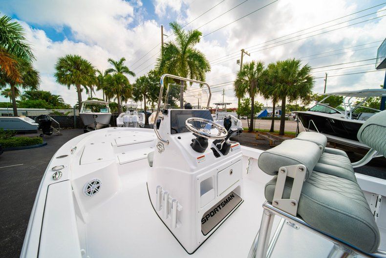 Thumbnail 20 for New 2020 Sportsman Masters 207 Bay Boat boat for sale in Vero Beach, FL