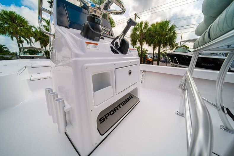 Thumbnail 21 for New 2020 Sportsman Masters 207 Bay Boat boat for sale in Vero Beach, FL