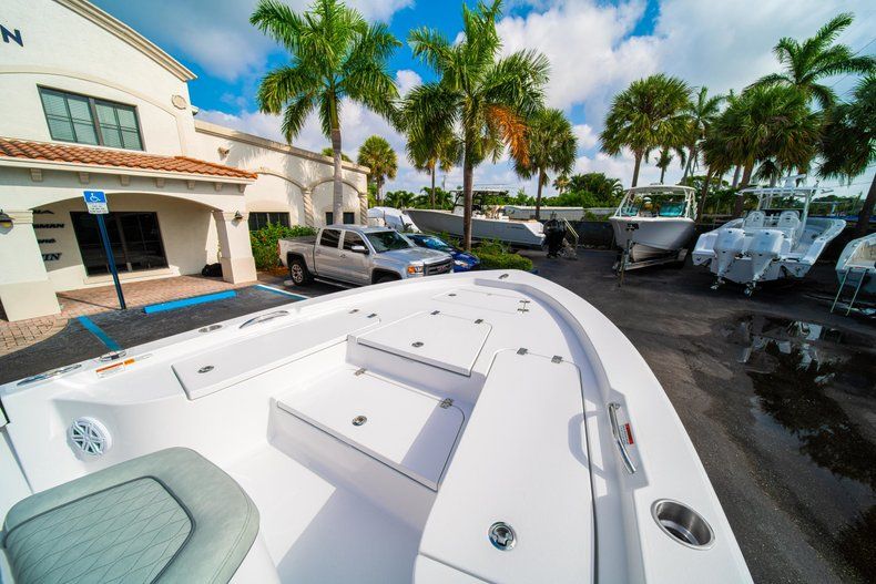 Thumbnail 31 for New 2020 Sportsman Masters 207 Bay Boat boat for sale in Vero Beach, FL