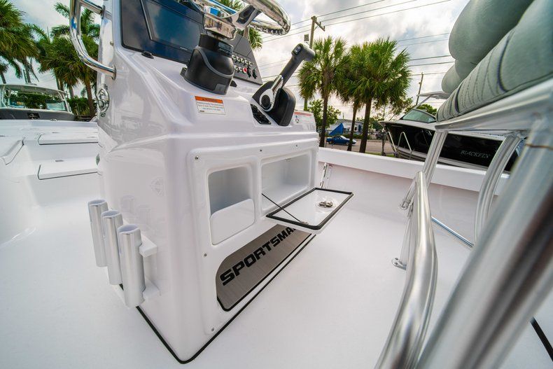 Thumbnail 22 for New 2020 Sportsman Masters 207 Bay Boat boat for sale in Vero Beach, FL