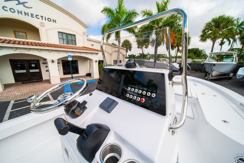 Thumbnail 18 for New 2020 Sportsman Masters 207 Bay Boat boat for sale in Vero Beach, FL
