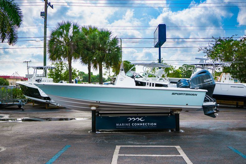 Thumbnail 4 for New 2020 Sportsman Masters 207 Bay Boat boat for sale in Vero Beach, FL