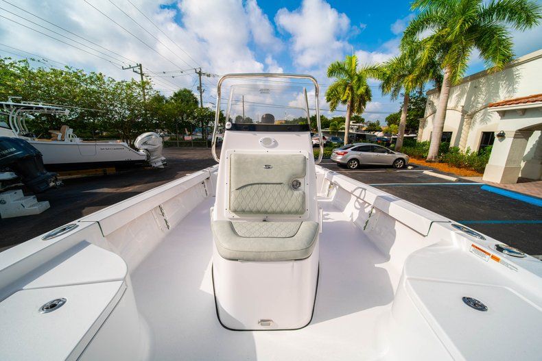 Thumbnail 33 for New 2020 Sportsman Masters 207 Bay Boat boat for sale in Vero Beach, FL