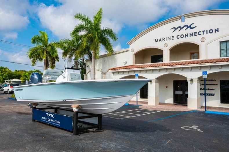 Thumbnail 1 for New 2020 Sportsman Masters 207 Bay Boat boat for sale in Vero Beach, FL