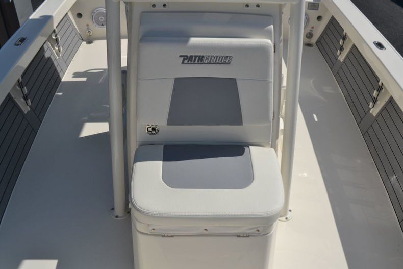 Thumbnail 15 for New 2019 Pathfinder 2600 HPS Bay Boat boat for sale in Vero Beach, FL