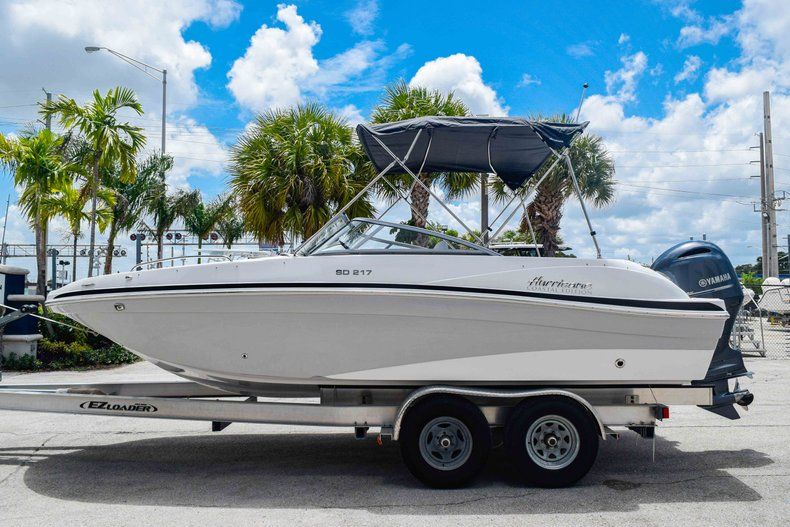 Thumbnail 4 for New 2020 Hurricane 217 SunDeck OB boat for sale in Fort Lauderdale, FL