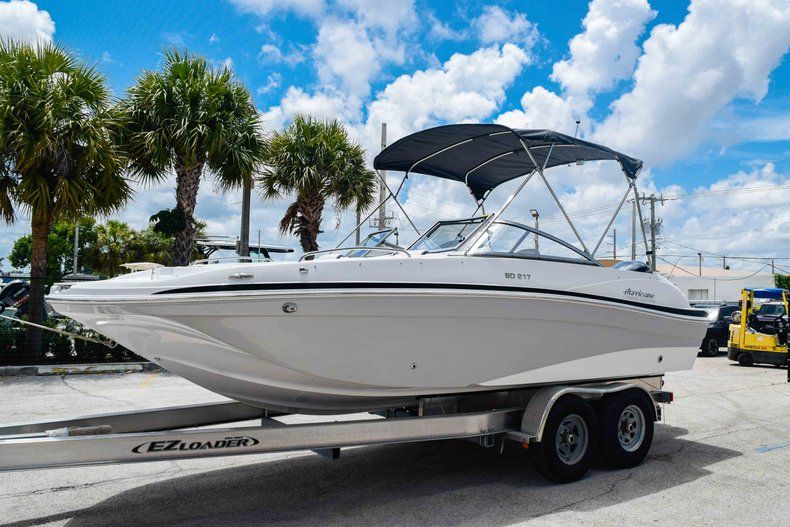Thumbnail 3 for New 2020 Hurricane 217 SunDeck OB boat for sale in Fort Lauderdale, FL