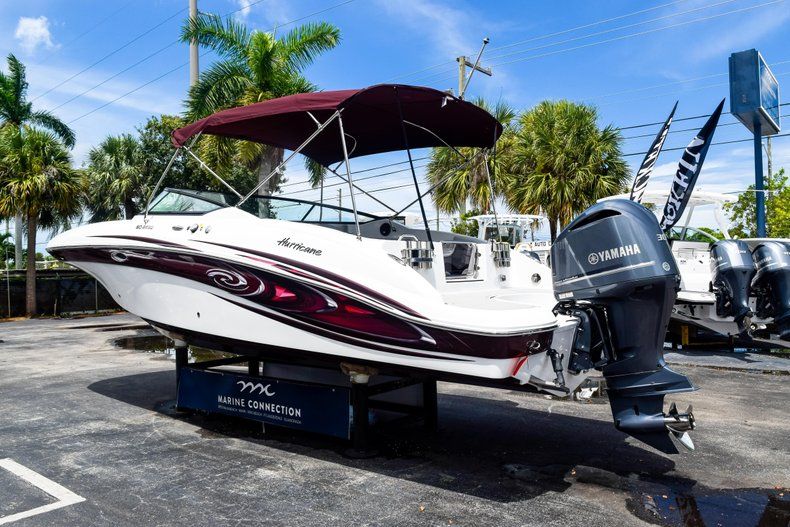 Thumbnail 5 for New 2019 Hurricane SD 2690 OB boat for sale in West Palm Beach, FL