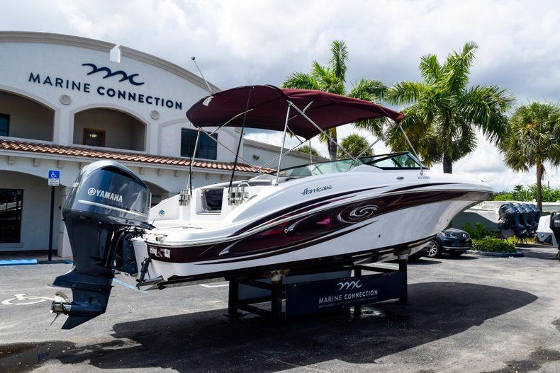 Thumbnail 7 for New 2019 Hurricane SD 2690 OB boat for sale in West Palm Beach, FL