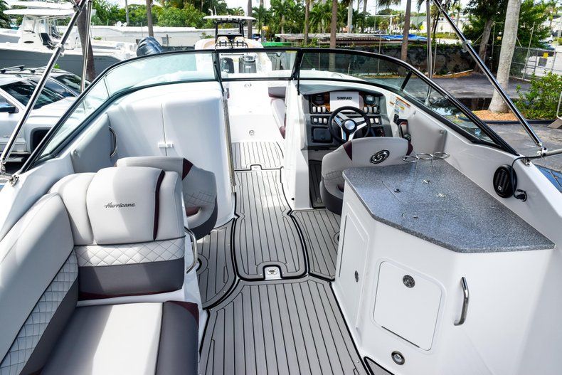 Thumbnail 21 for New 2019 Hurricane SD 2690 OB boat for sale in West Palm Beach, FL