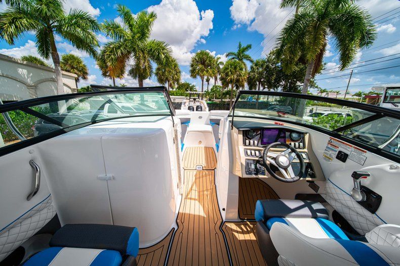 Thumbnail 16 for New 2019 Hurricane SD 2690 OB boat for sale in West Palm Beach, FL