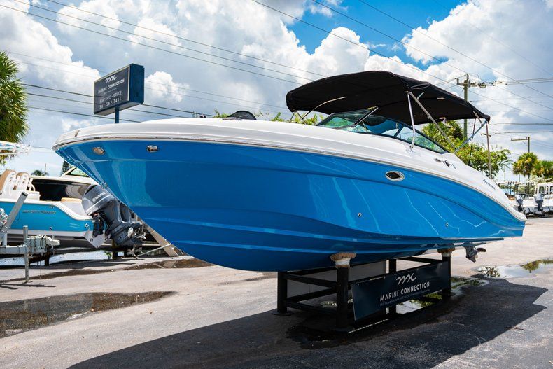 Thumbnail 3 for New 2019 Hurricane SD 2690 OB boat for sale in West Palm Beach, FL