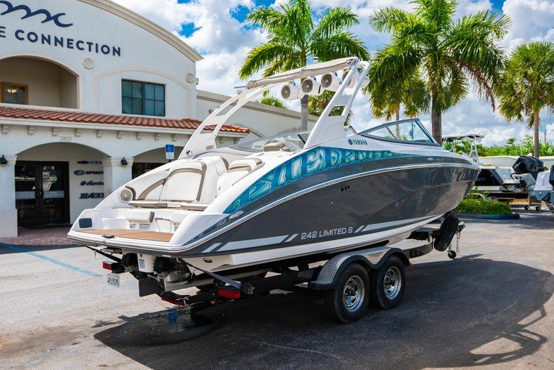 Thumbnail 7 for Used 2015 Yamaha 242 Limited S boat for sale in West Palm Beach, FL