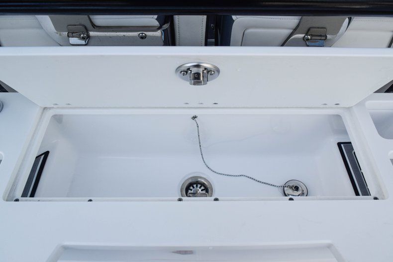Thumbnail 26 for New 2019 Blackfin 272CC Center Console boat for sale in Fort Lauderdale, FL