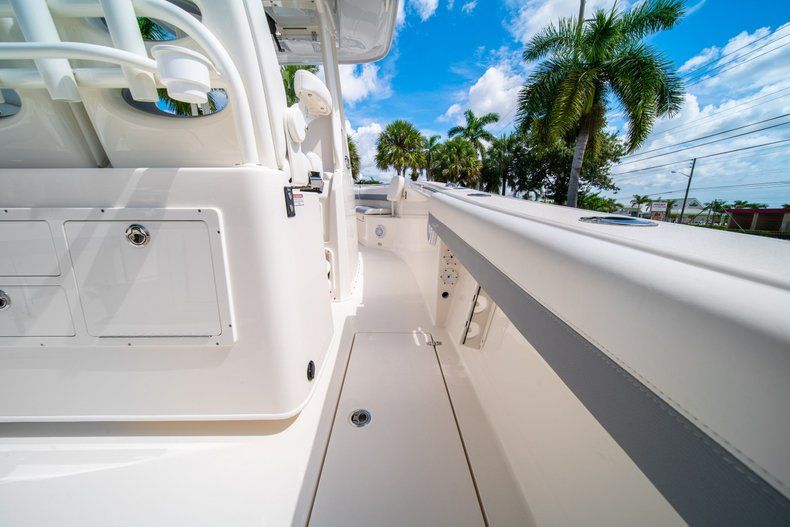 Thumbnail 19 for New 2019 Cobia 280 Center Console boat for sale in West Palm Beach, FL